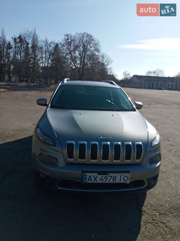 Внедорожник / Кроссовер Jeep Cherokee 2015 в Чугуеве