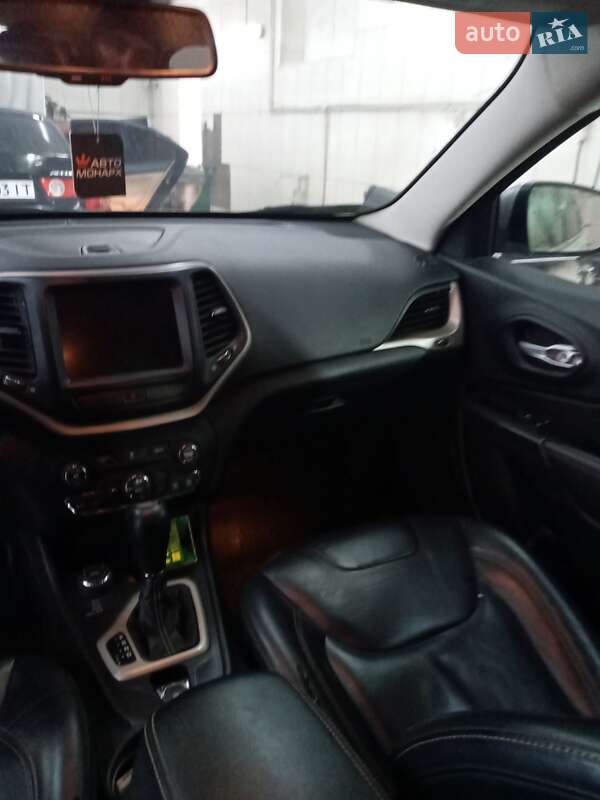 Внедорожник / Кроссовер Jeep Cherokee 2015 в Чугуеве