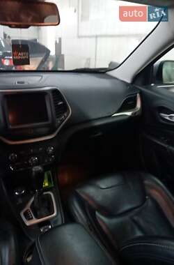 Внедорожник / Кроссовер Jeep Cherokee 2015 в 