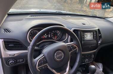 Внедорожник / Кроссовер Jeep Cherokee 2016 в 