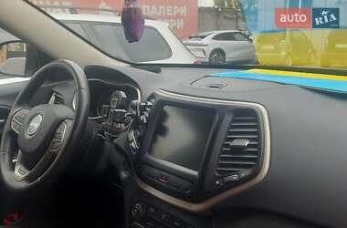 Внедорожник / Кроссовер Jeep Cherokee 2017 в 