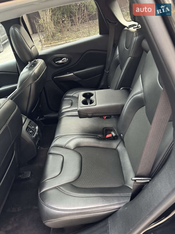 Внедорожник / Кроссовер Jeep Cherokee 2018 в Одессе фото 20 Внедорожник / Кроссовер Jeep Cherokee 2018 в Одессе