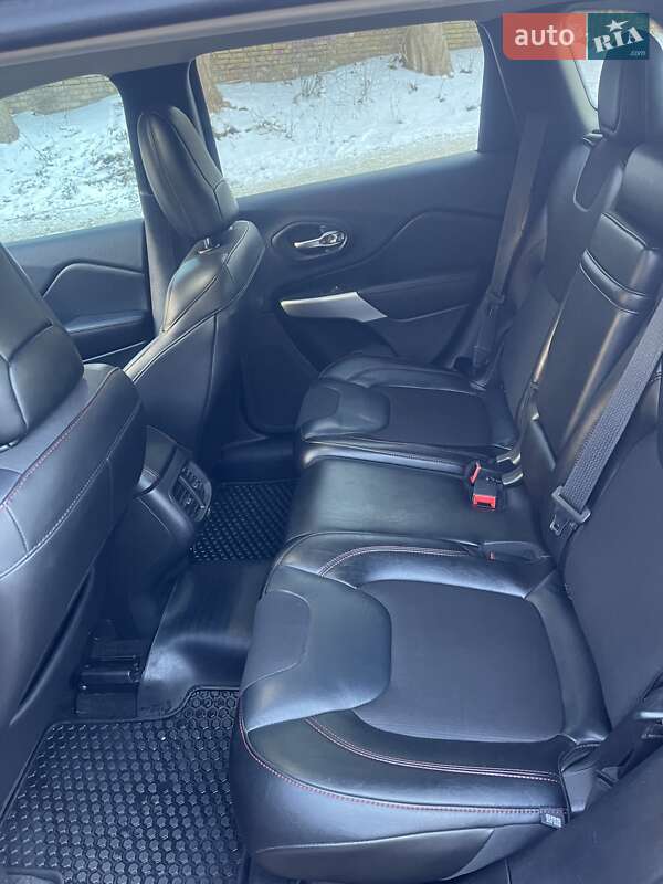 Внедорожник / Кроссовер Jeep Cherokee 2014 в Киеве