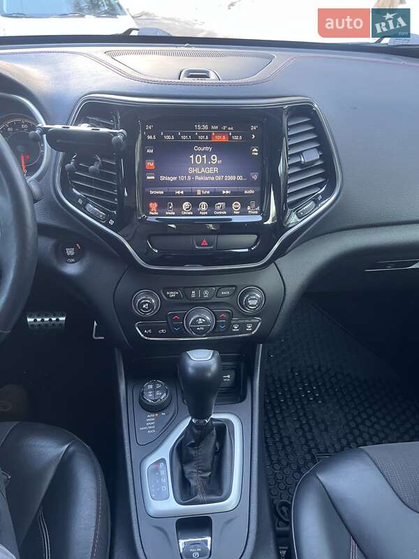 Внедорожник / Кроссовер Jeep Cherokee 2014 в Киеве