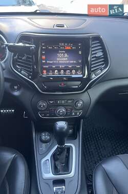 Внедорожник / Кроссовер Jeep Cherokee 2014 в 