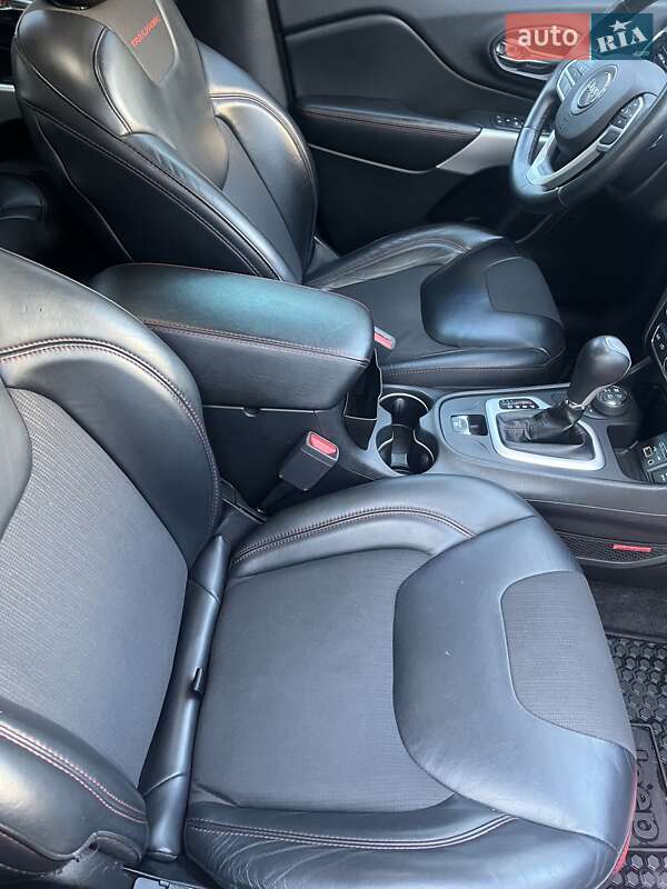 Внедорожник / Кроссовер Jeep Cherokee 2014 в Киеве