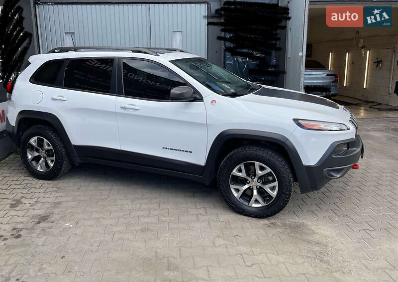 Внедорожник / Кроссовер Jeep Cherokee 2015 в Вижнице