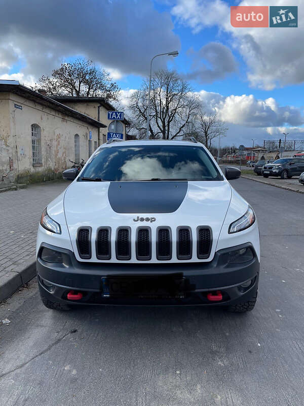 Внедорожник / Кроссовер Jeep Cherokee 2015 в Вижнице