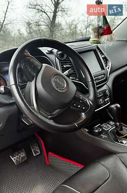 Внедорожник / Кроссовер Jeep Cherokee 2018 в 