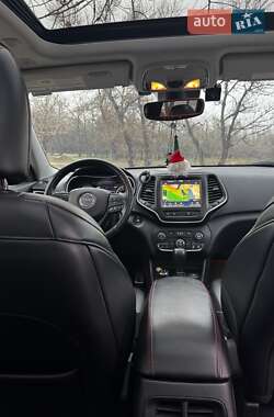 Внедорожник / Кроссовер Jeep Cherokee 2018 в 