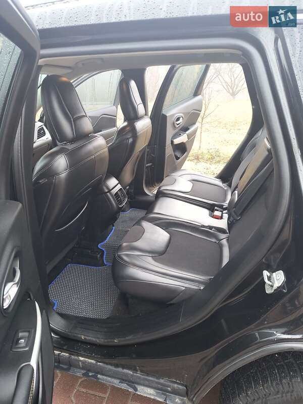 Внедорожник / Кроссовер Jeep Cherokee 2014 в Хмельницком