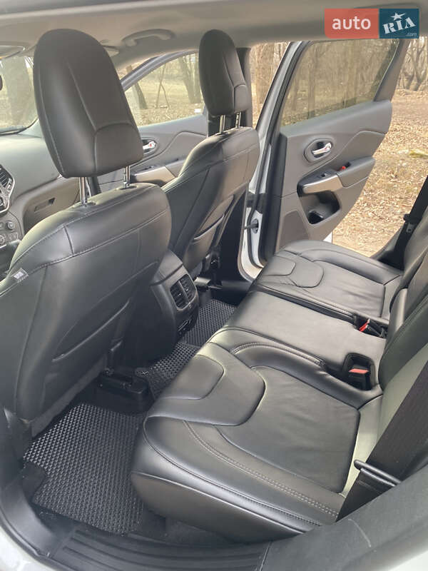 Внедорожник / Кроссовер Jeep Cherokee 2019 в Львове