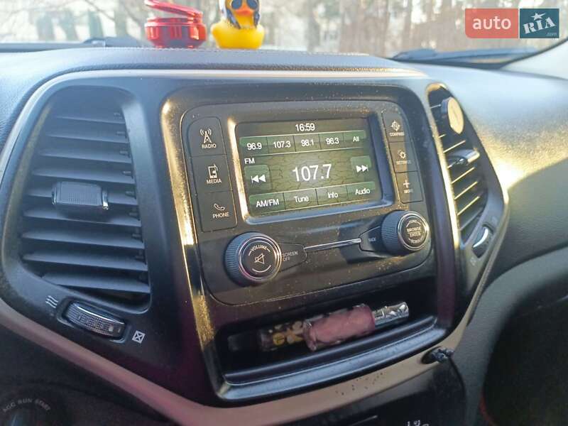 Внедорожник / Кроссовер Jeep Cherokee 2015 в Житомире