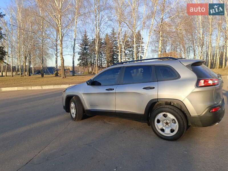 Внедорожник / Кроссовер Jeep Cherokee 2015 в Житомире