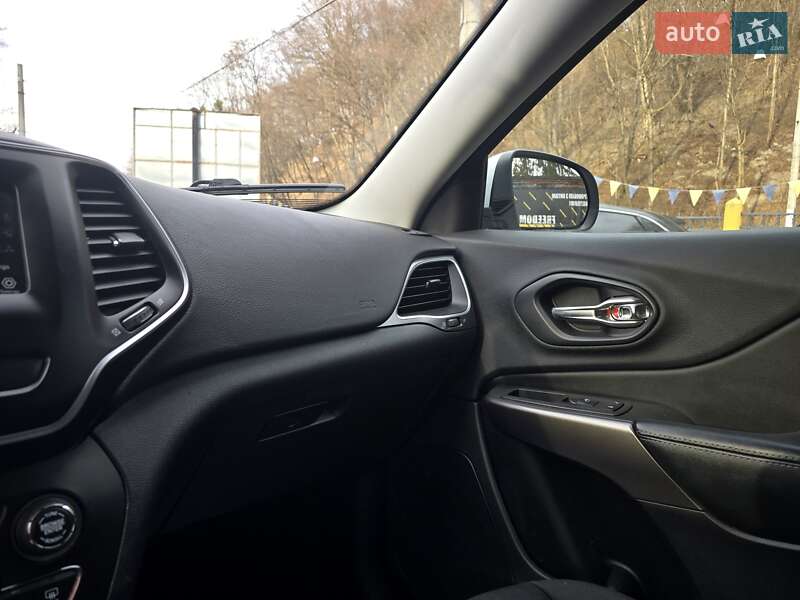 Позашляховик / Кросовер Jeep Cherokee 2018 в Львові