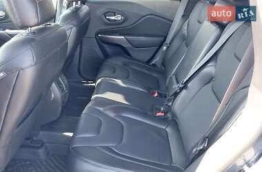 Позашляховик / Кросовер Jeep Cherokee 2019 в 