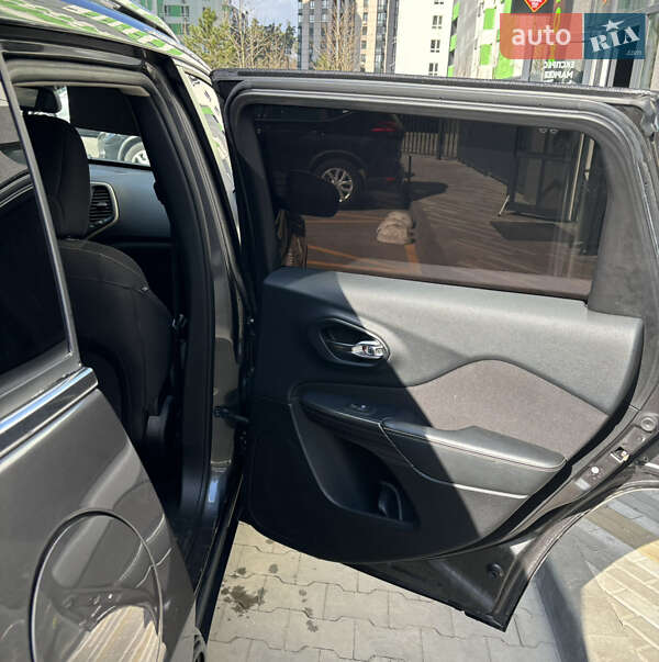 Внедорожник / Кроссовер Jeep Cherokee 2016 в Киеве фото 17 Внедорожник / Кроссовер Jeep Cherokee 2016 в Киеве