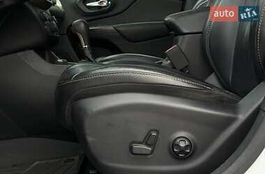 Позашляховик / Кросовер Jeep Cherokee 2016 в 