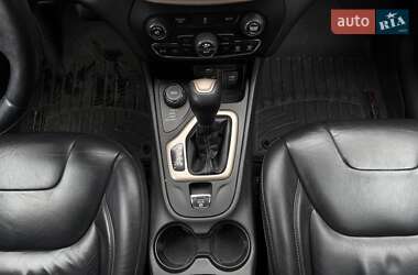 Позашляховик / Кросовер Jeep Cherokee 2016 в 