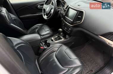 Позашляховик / Кросовер Jeep Cherokee 2016 в 