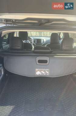 Внедорожник / Кроссовер Jeep Cherokee 2015 в 