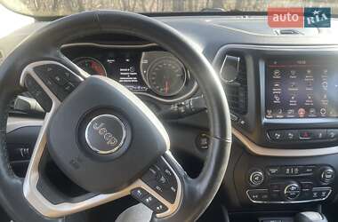 Внедорожник / Кроссовер Jeep Cherokee 2015 в 