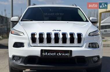 Внедорожник / Кроссовер Jeep Cherokee 2015 в 