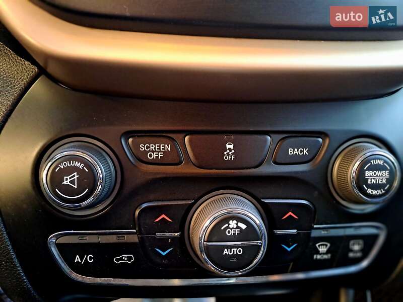 Позашляховик / Кросовер Jeep Cherokee 2016 в Жовкві фото 35 Позашляховик / Кросовер Jeep Cherokee 2016 в Жовкві