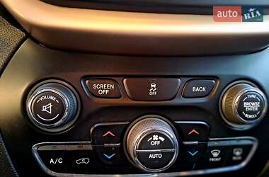 Внедорожник / Кроссовер Jeep Cherokee 2016 в 