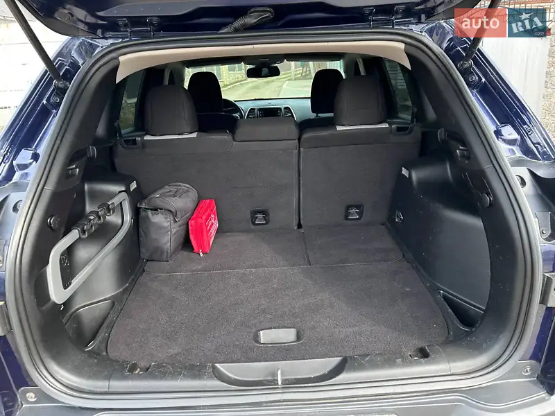 Позашляховик / Кросовер Jeep Cherokee 2014 в 