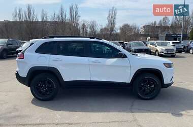 Внедорожник / Кроссовер Jeep Cherokee 2022 в 