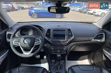 Внедорожник / Кроссовер Jeep Cherokee 2022 в 