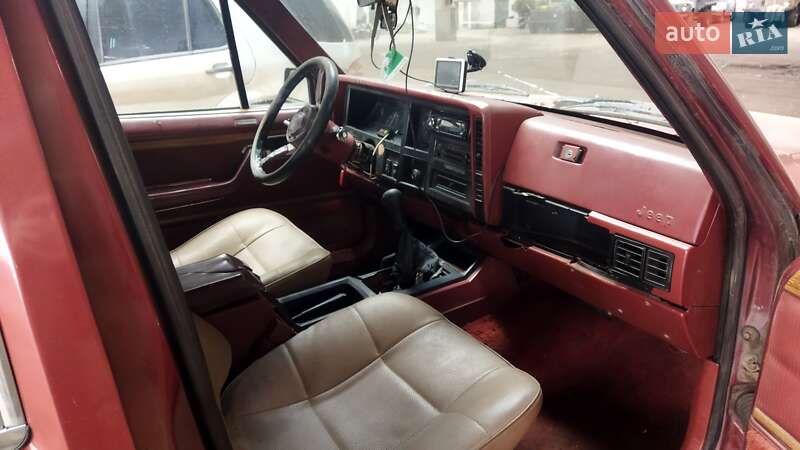 Внедорожник / Кроссовер Jeep Cherokee 1988 в Бережанах
