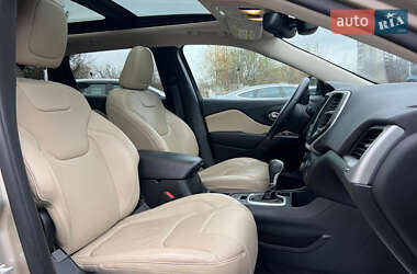 Внедорожник / Кроссовер Jeep Cherokee 2014 в 