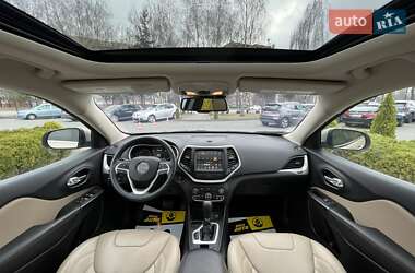 Внедорожник / Кроссовер Jeep Cherokee 2014 в 