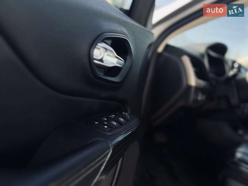 Позашляховик / Кросовер Jeep Cherokee 2015 в Рівному фото 10 Позашляховик / Кросовер Jeep Cherokee 2015 в Рівному