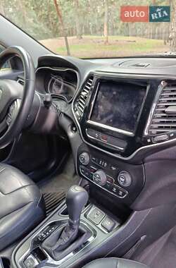 Позашляховик / Кросовер Jeep Cherokee 2018 в 