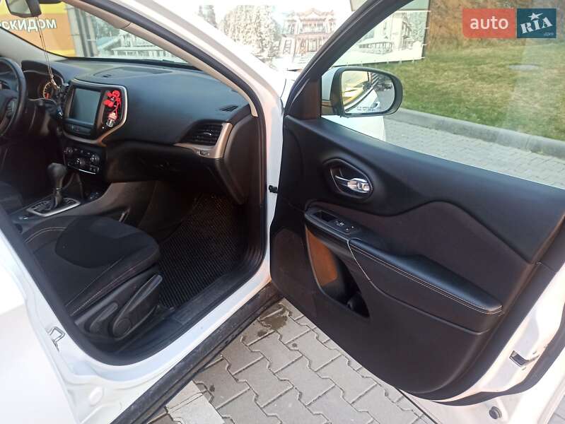 Внедорожник / Кроссовер Jeep Cherokee 2016 в Тернополе