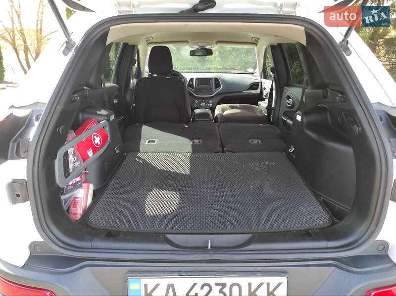 Позашляховик / Кросовер Jeep Cherokee 2014 в Києві