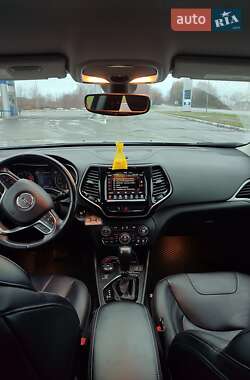 Внедорожник / Кроссовер Jeep Cherokee 2019 в 