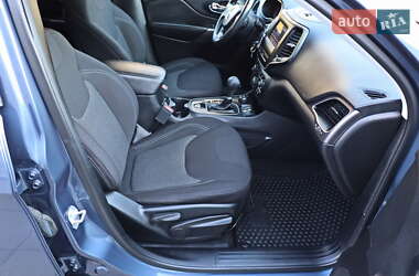 Внедорожник / Кроссовер Jeep Cherokee 2019 в 