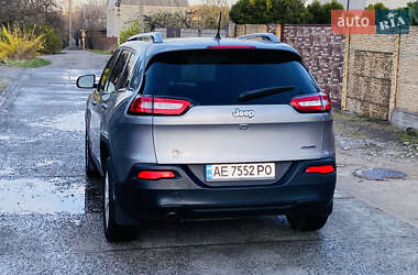 Внедорожник / Кроссовер Jeep Cherokee 2015 в 