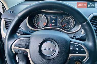 Внедорожник / Кроссовер Jeep Cherokee 2015 в 