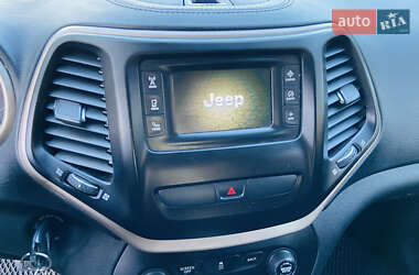Внедорожник / Кроссовер Jeep Cherokee 2015 в 