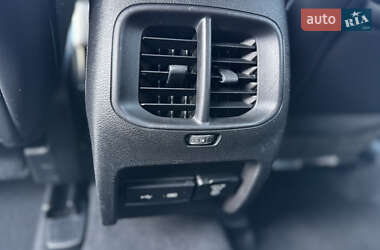 Внедорожник / Кроссовер Jeep Cherokee 2019 в 