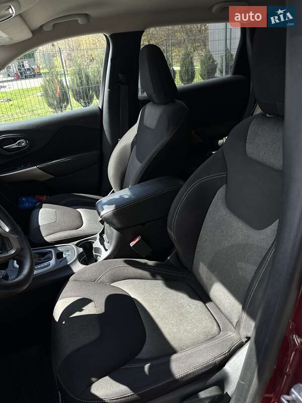 Внедорожник / Кроссовер Jeep Cherokee 2016 в Полтаве