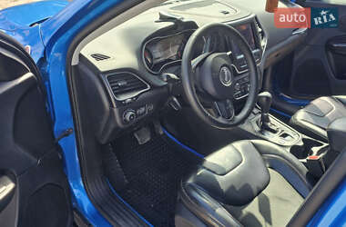 Внедорожник / Кроссовер Jeep Cherokee 2020 в 