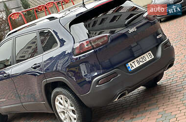 Внедорожник / Кроссовер Jeep Cherokee 2015 в 