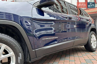 Внедорожник / Кроссовер Jeep Cherokee 2015 в 