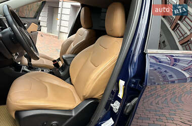 Внедорожник / Кроссовер Jeep Cherokee 2015 в 